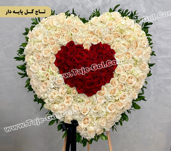 تاج گل قلبی شکل با گل های رز زرد طلایی و قرمز